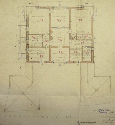Grundriss des Obergeschosses mit Zimmerbeschriftungen. Eine quadratische Diele erschließt die Räume; die größten sind Schlafzimmer links, Herrenzimmer rechts und Kinderzimmer zum Garten.